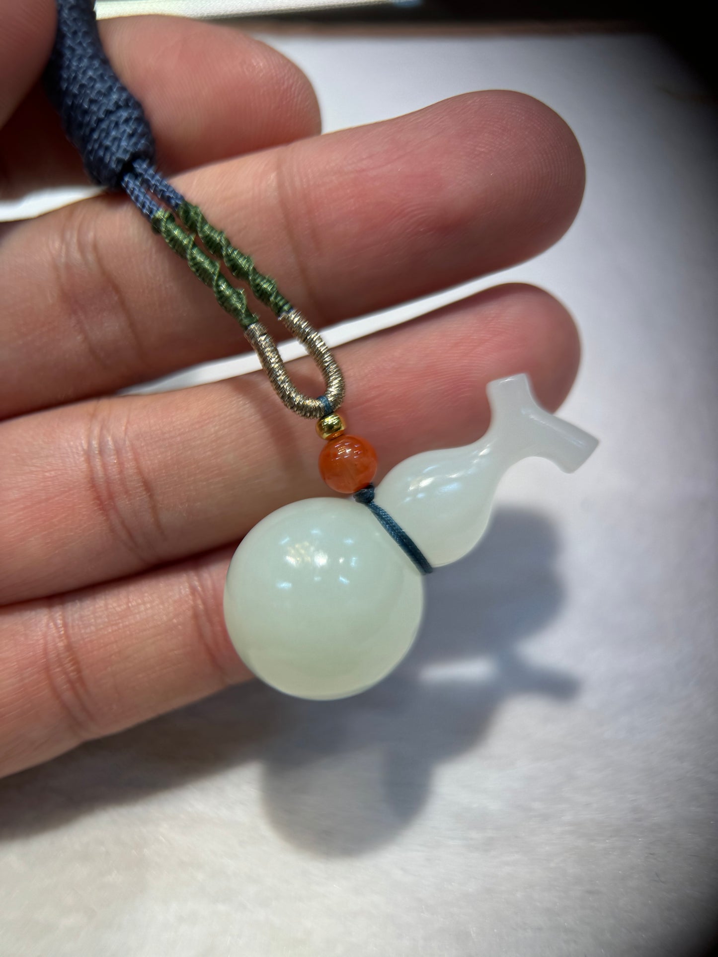 Nephrite Hu Lu (葫芦)Gourd Pendant (P137)