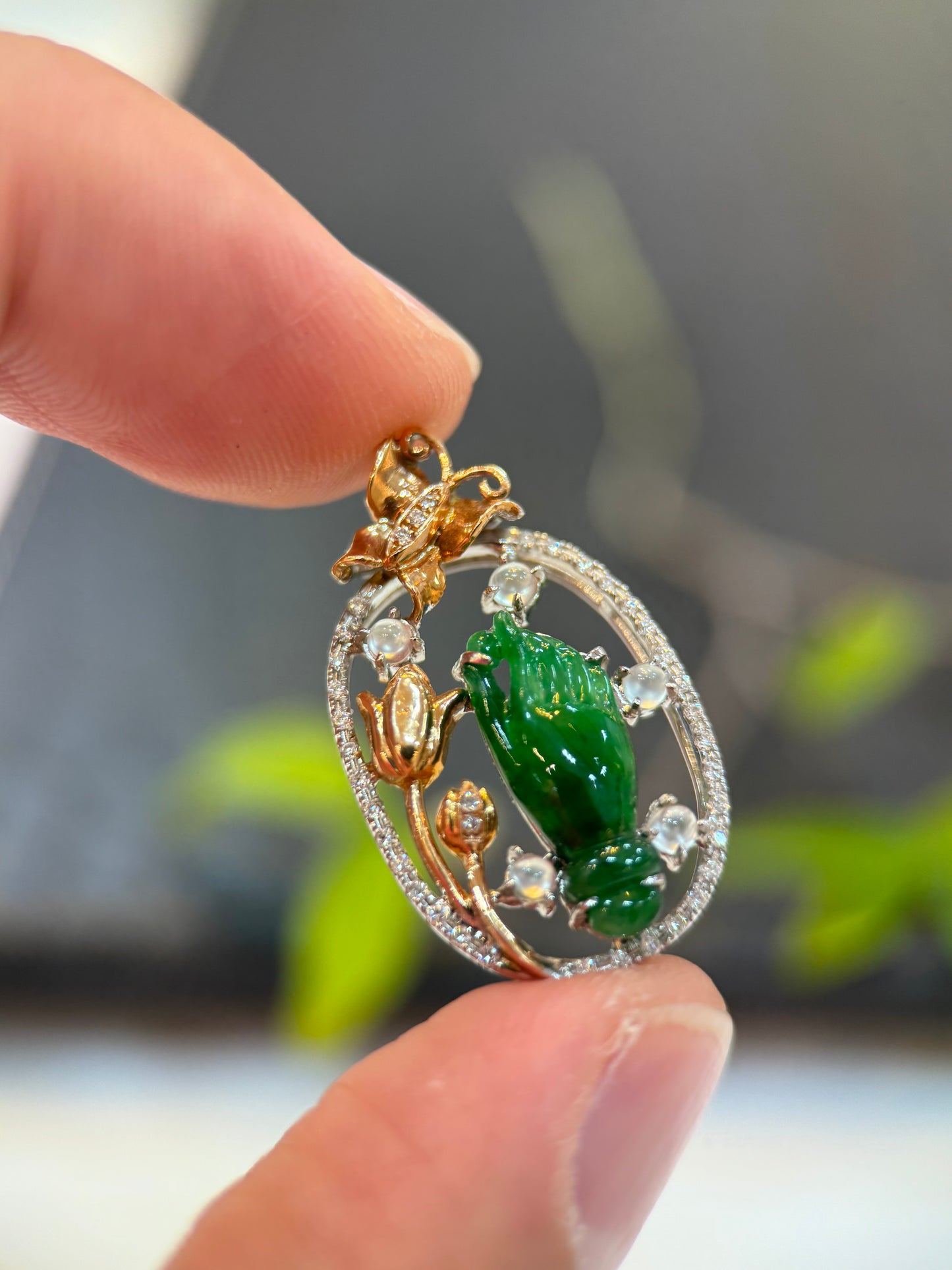 Green Buddha Hand Pendant (P124)