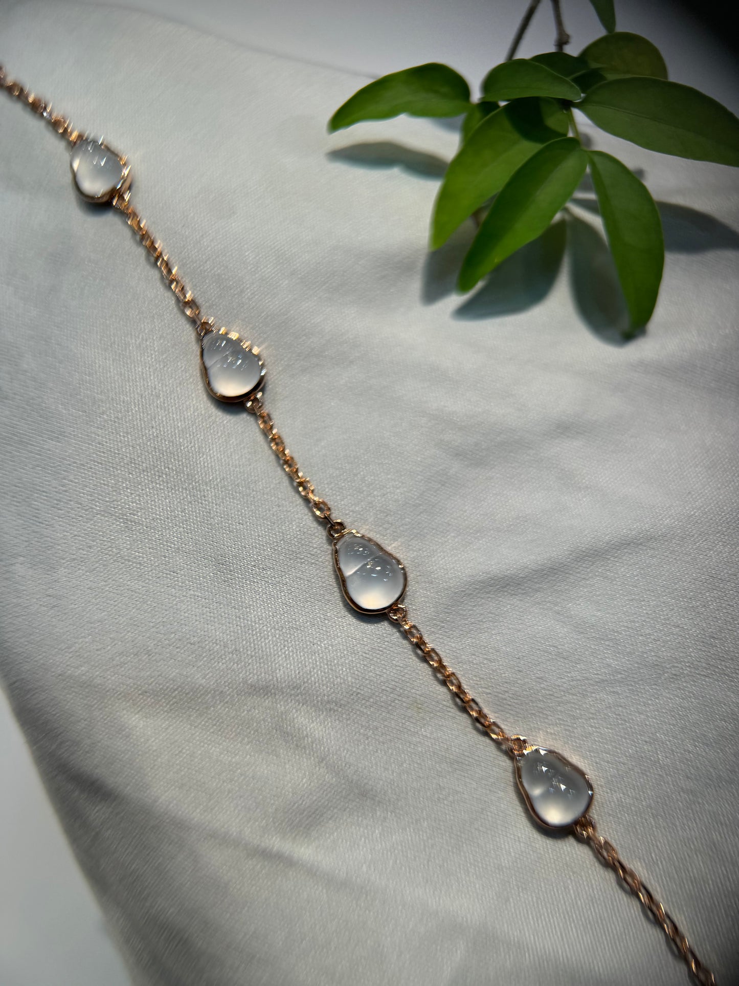 Icy Gourd (Hu Lu) Jade Bracelet (B006)