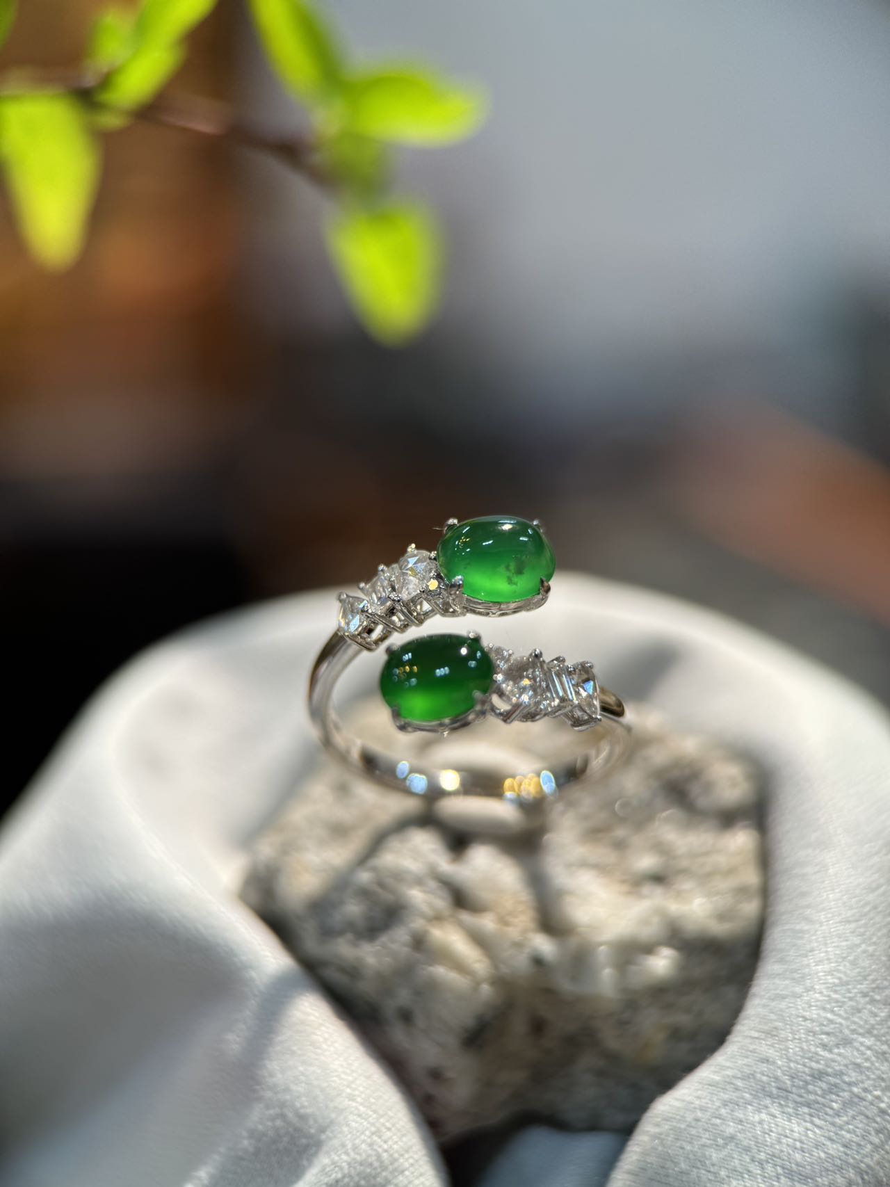 Green Cabochon Jade Ring (R117)
