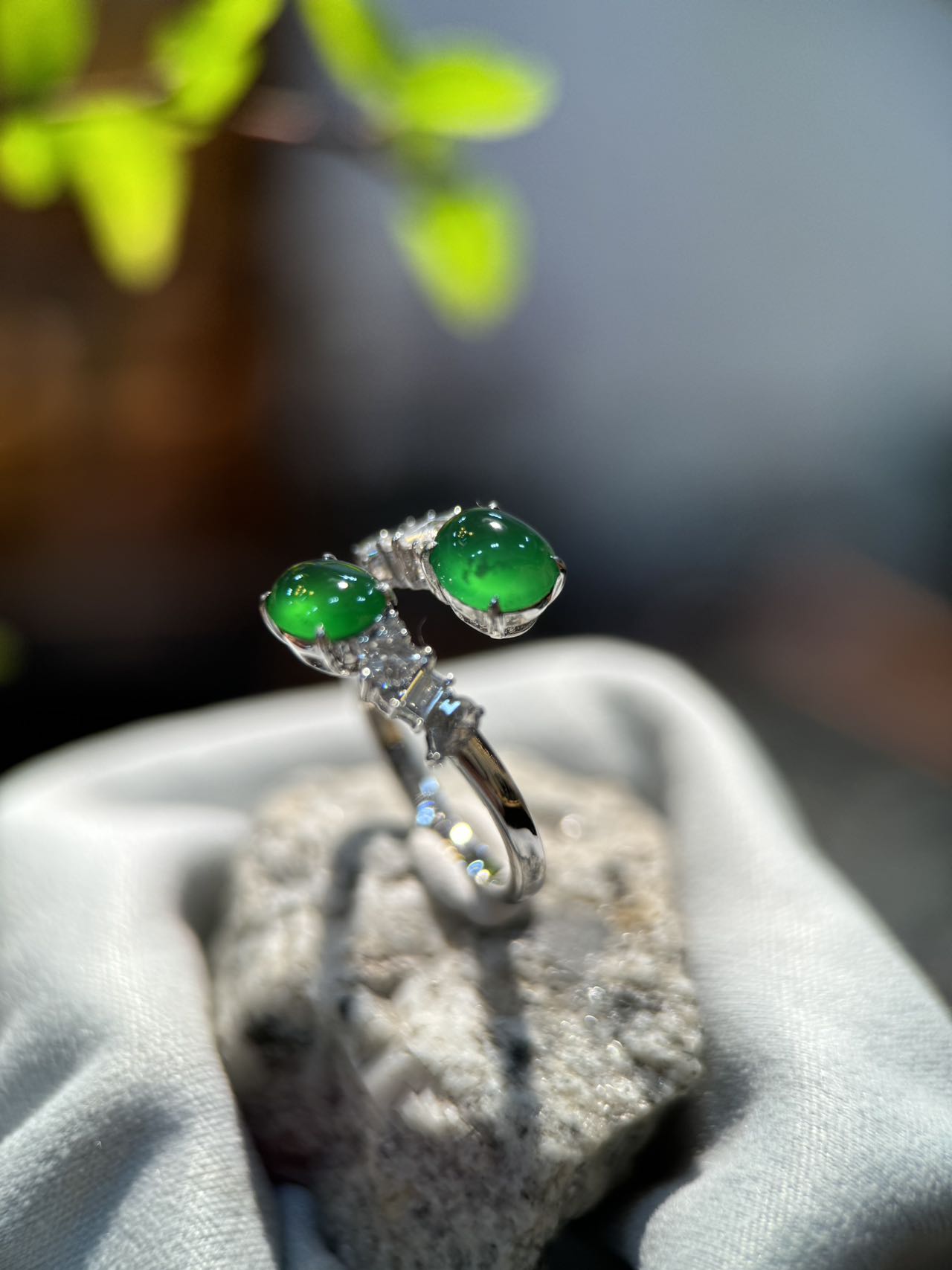 Green Cabochon Jade Ring (R117)