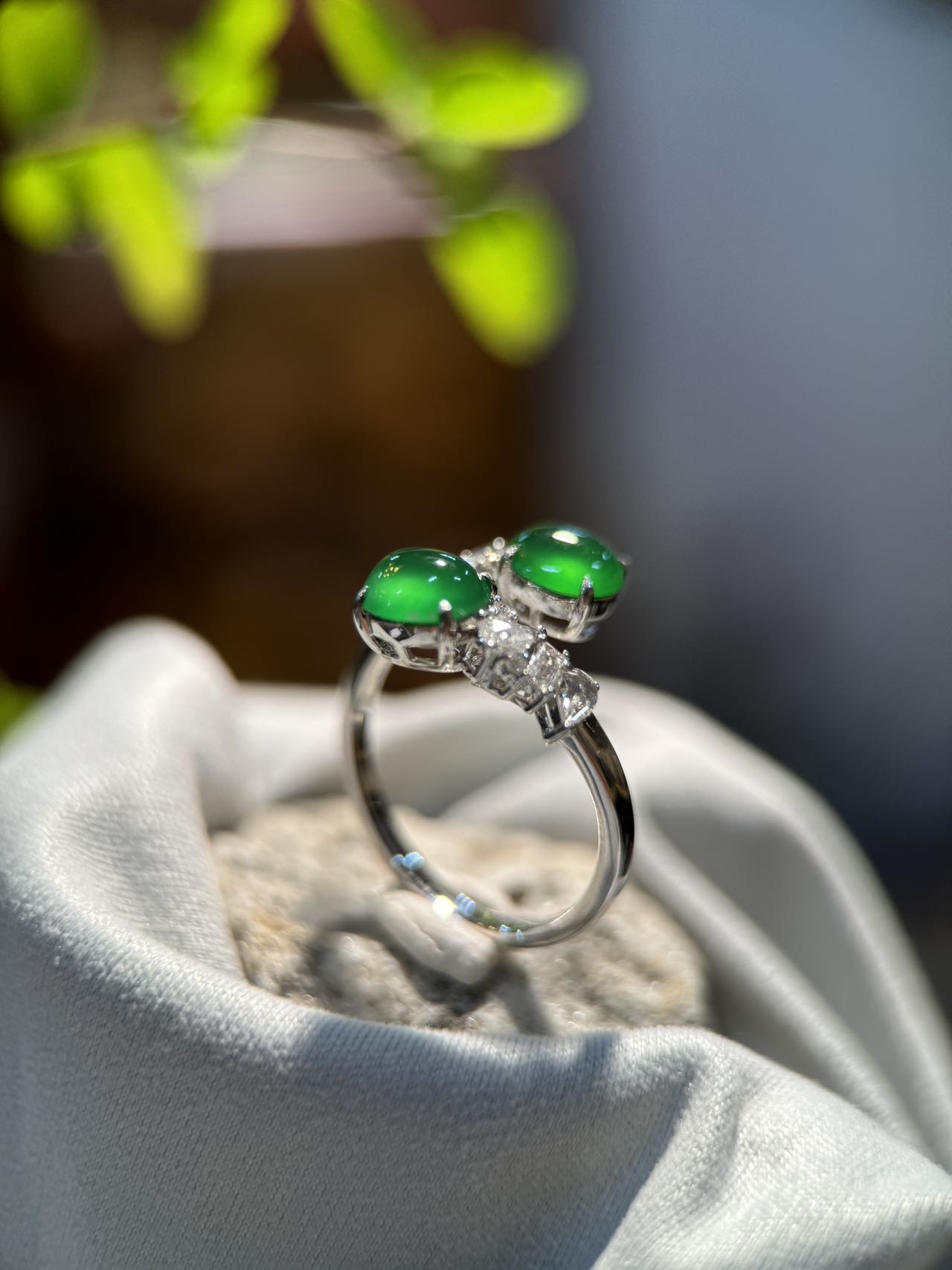 Green Cabochon Jade Ring (R117)