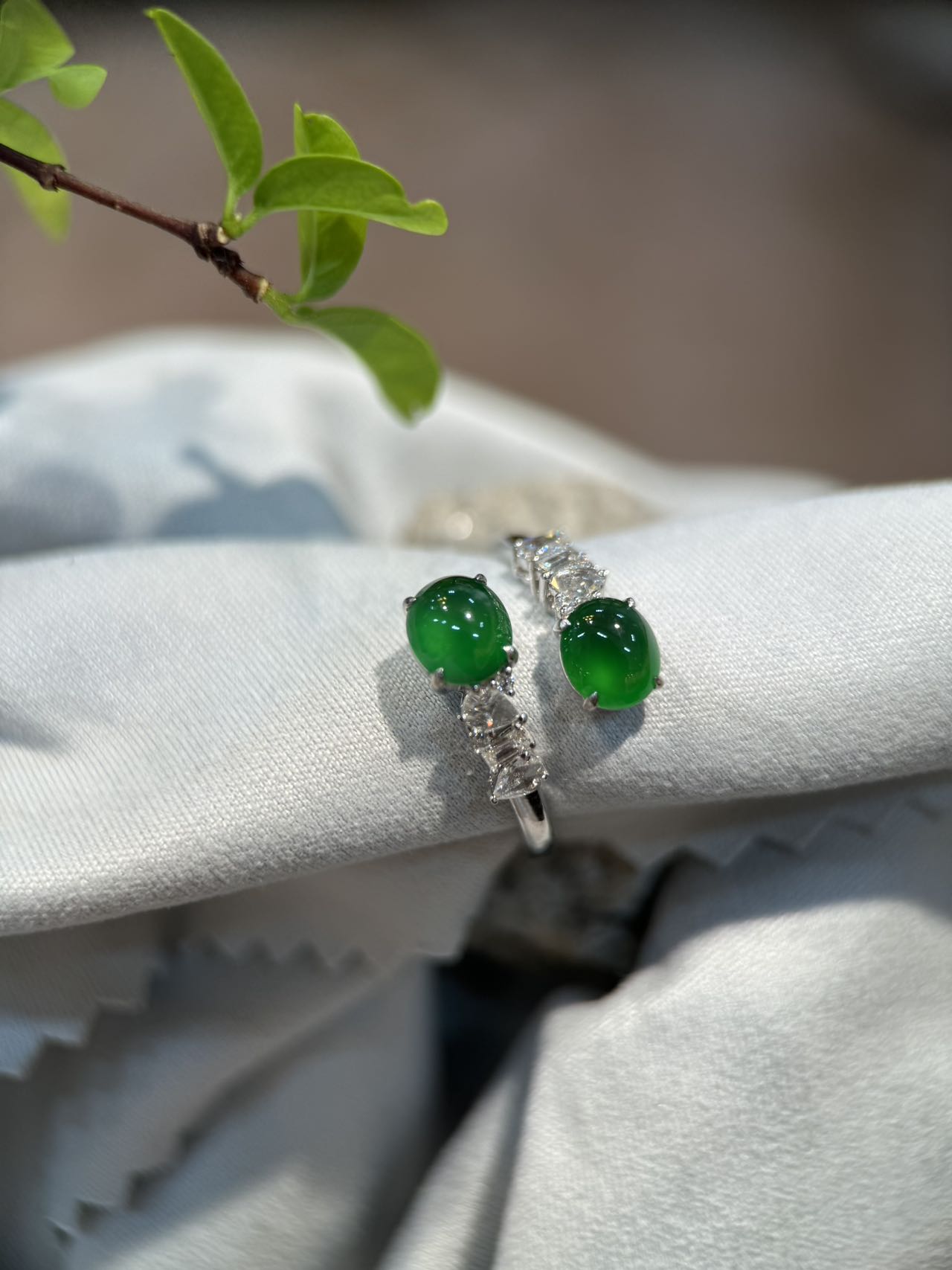 Green Cabochon Jade Ring (R117)