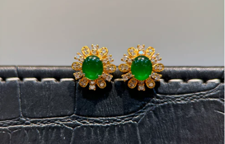 Best Cost-effective Green Cabochon Jade Earrings for 2024: Shuang Hua’s Luxurious Ear Studs