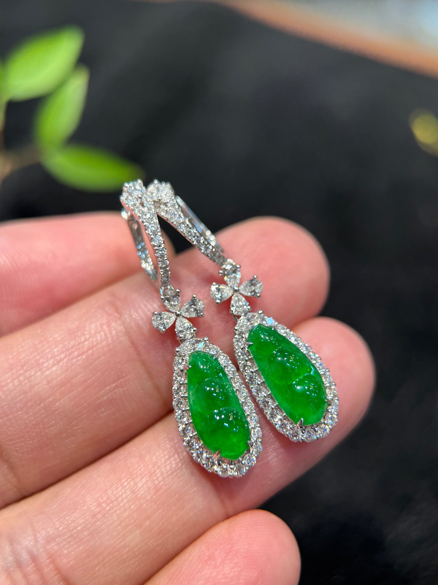 Vivid Green Pea Pod Earring (E345)