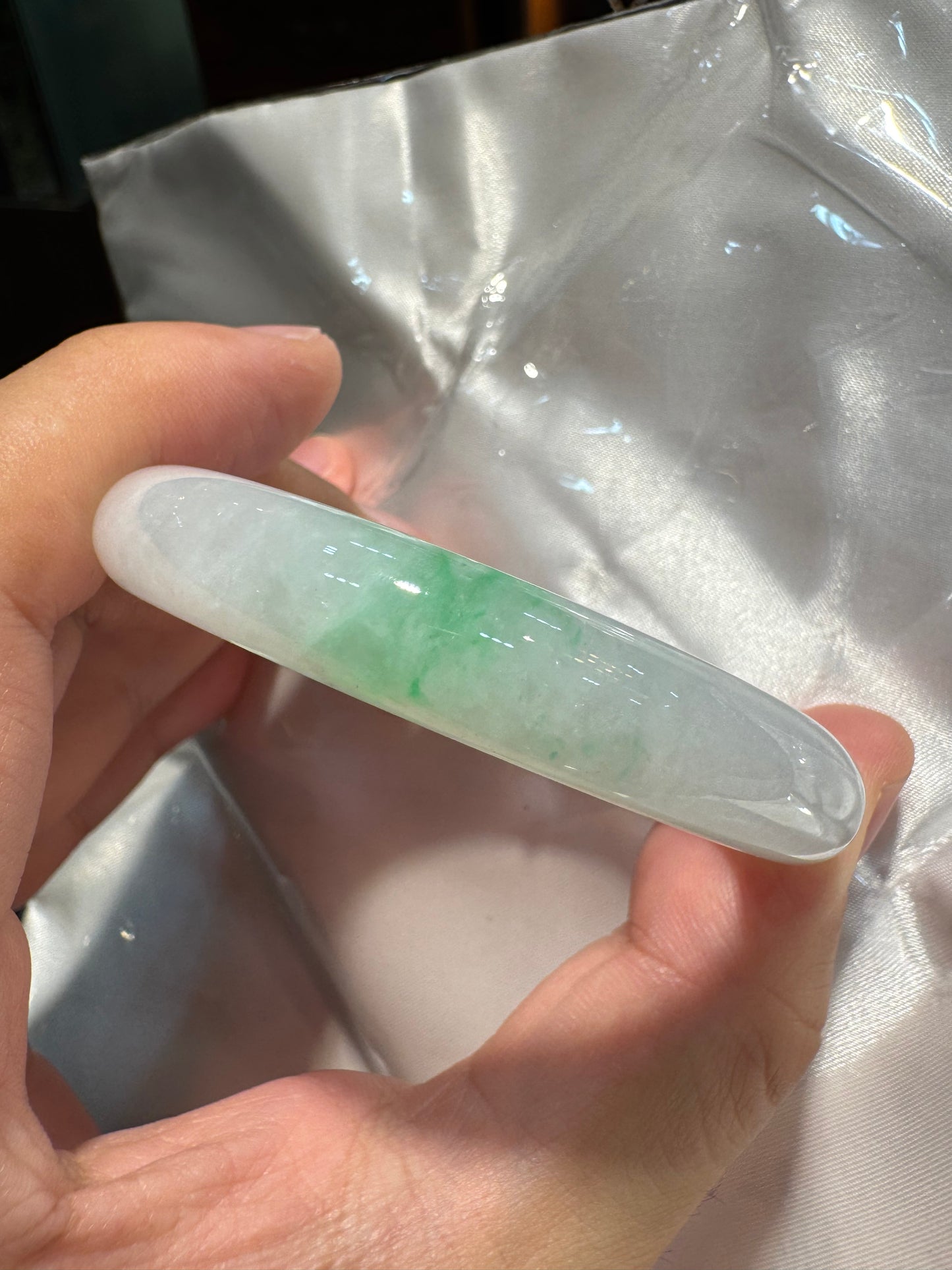 Light Green Jade Bangle (B028)