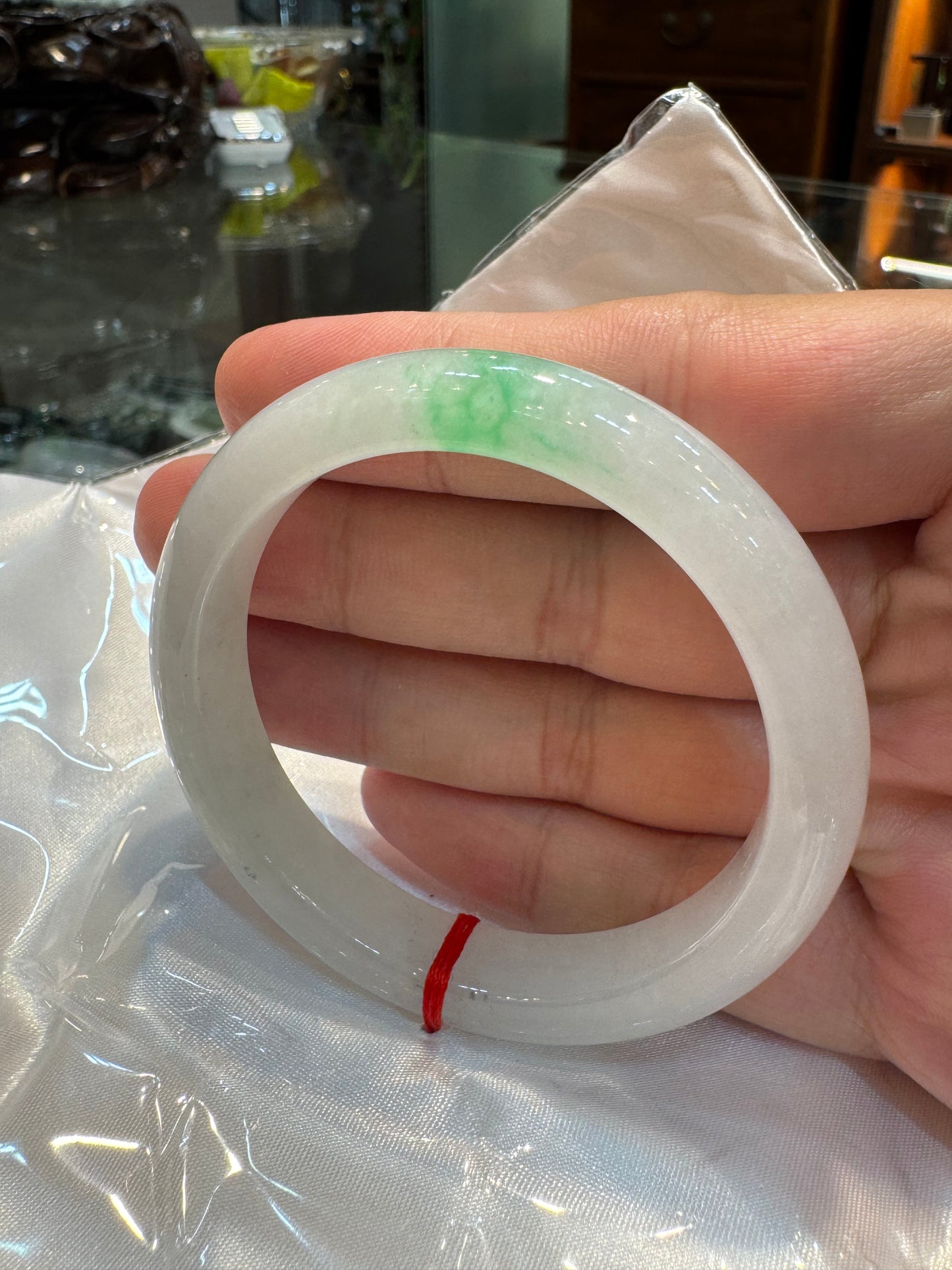 Light Green Jade Bangle (B028)
