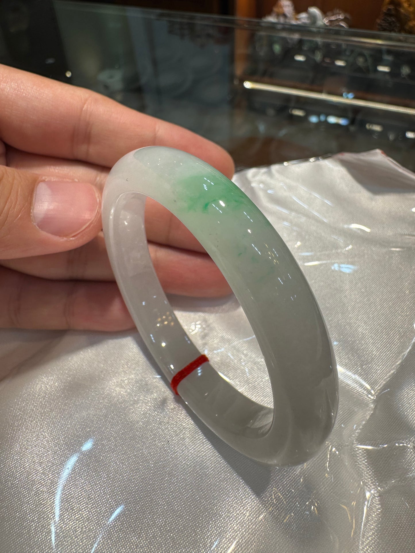 Light Green Jade Bangle (B028)