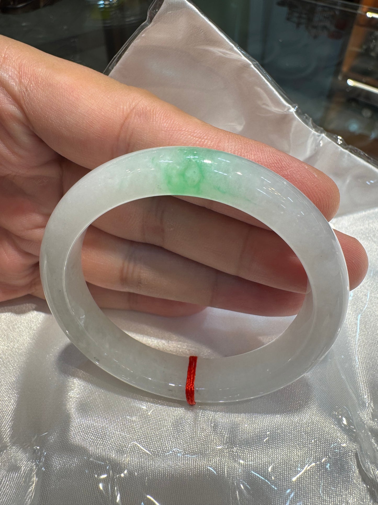 Light Green Jade Bangle (B028)