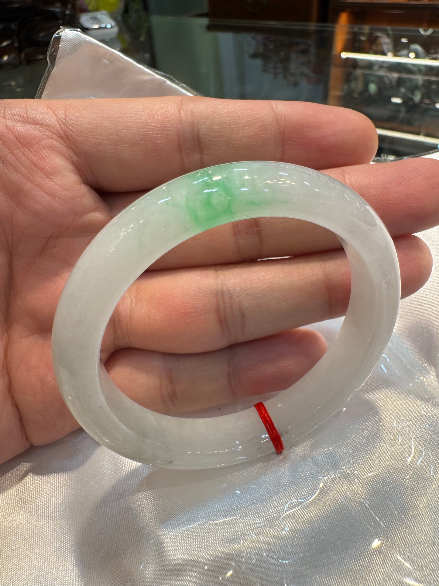 Light Green Jade Bangle (B028)