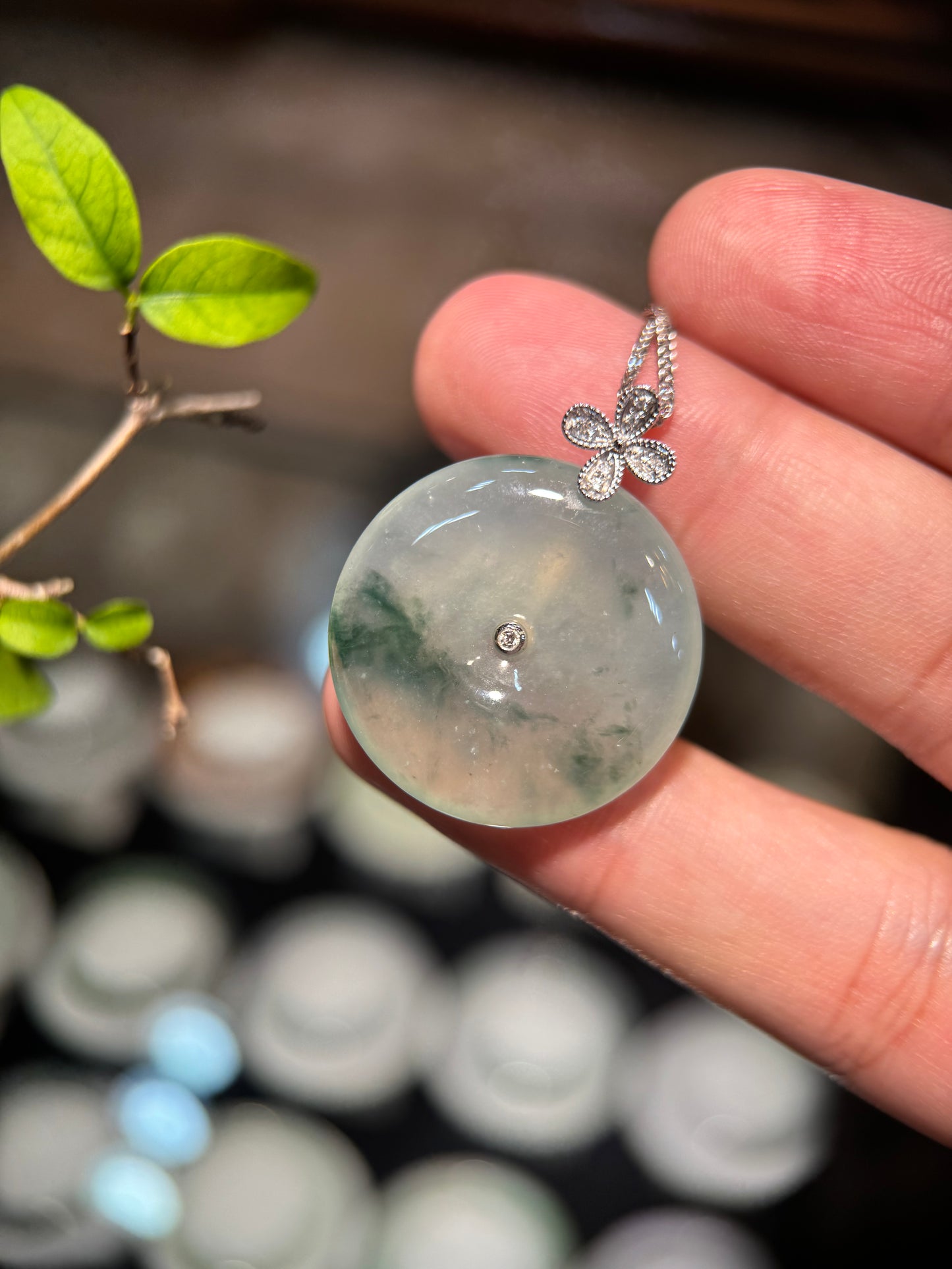 Icy Blueish Flower（ 冰飘蓝花 ）Safety Coin Pendant (P120)